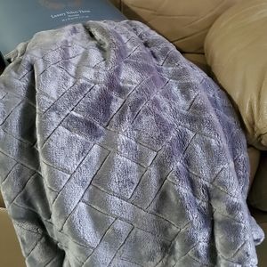 🛍$54 SALE🛍 Luxurious VELVET THROW Oversized NWT/NIP silver gray Great Gift